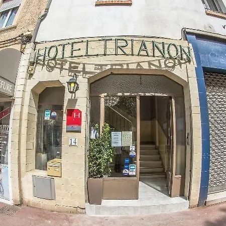 Trianon Отель *