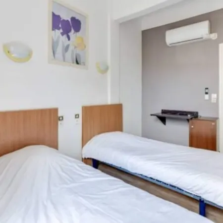 Отель Trianon *