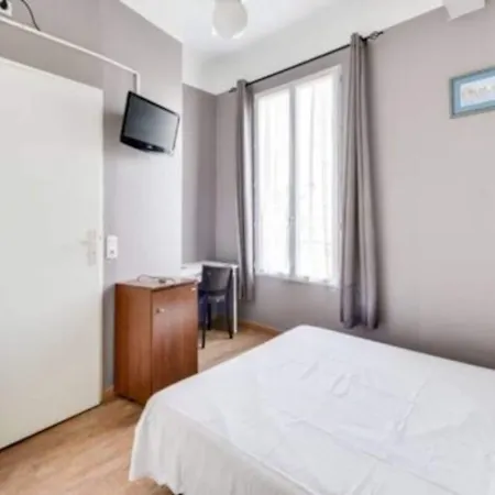 Trianon Отель *