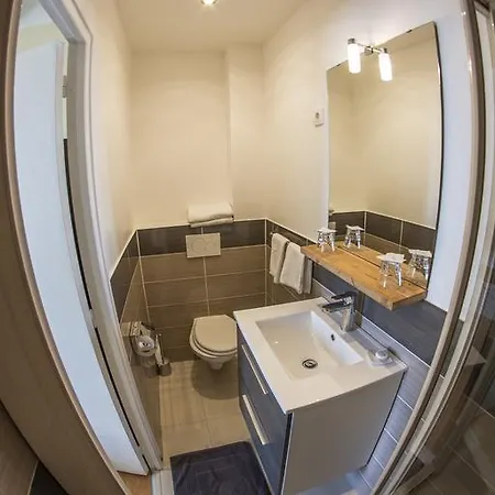 Отель Trianon Жуан-ле-Пен