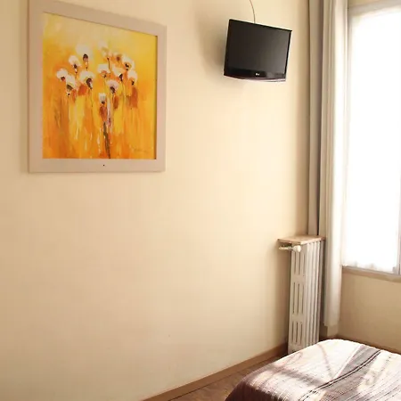 Отель Trianon Жуан-ле-Пен