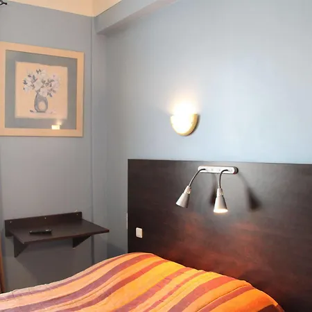 Trianon Отель *