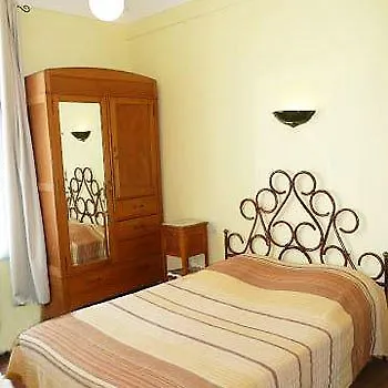 Отель Trianon Жуан-ле-Пен